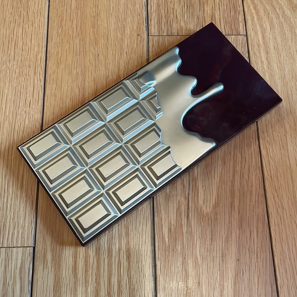 ⚡️Flash Sale ⚡️ REVOLUTION Golden Bar Eyeshadow Palette - Picture 3 of 4